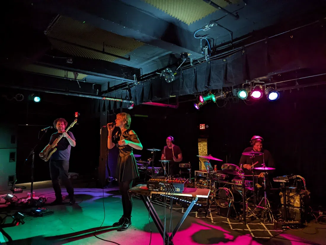 Black Cat, Washington